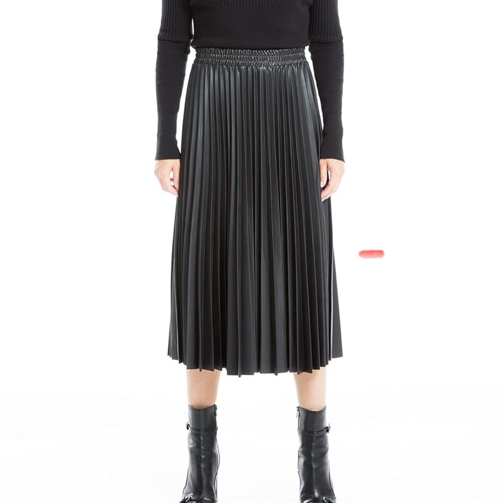 Elegant Black Pleated Skirt